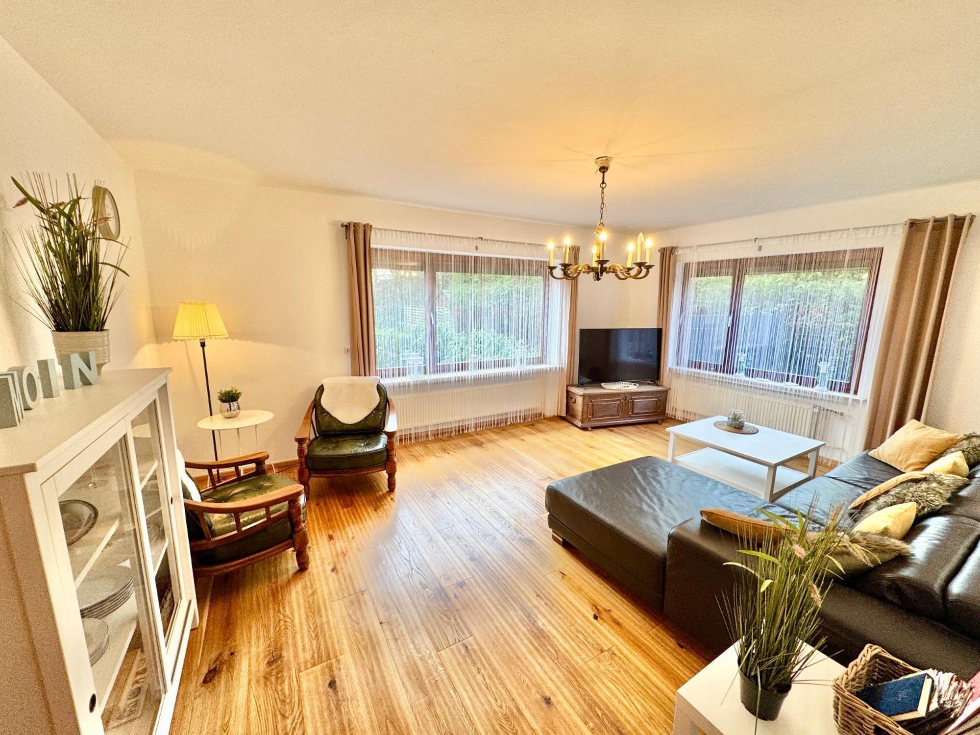 Ferienwohnung Im Erdgeschoss Mit Eingezaeunten Garten Und Terrasse Aurich Extérieur photo